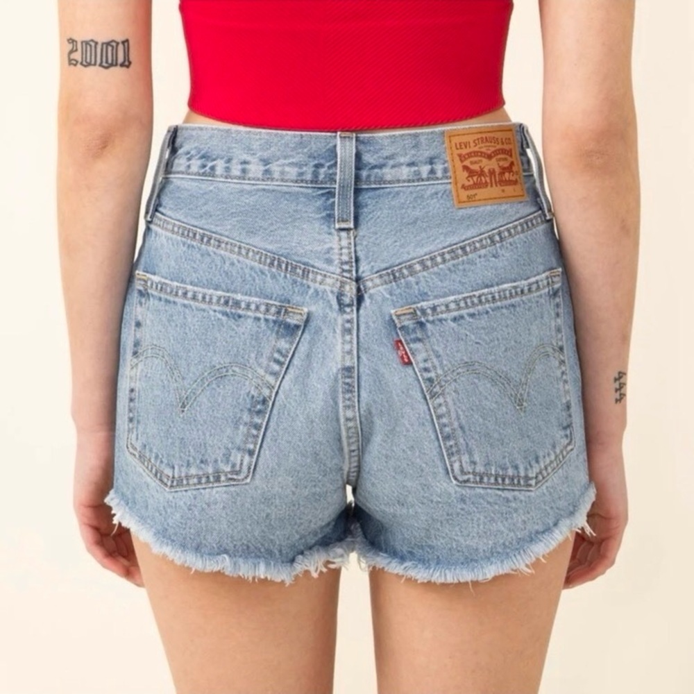Levi’s 501 W27 (US 4/5) Denim Women’s Shorts High Rise Distressed 56327-0321 - Picture 2 of 11